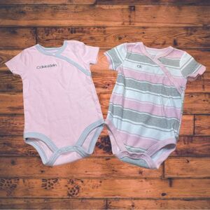 5 for $25🔥Calvin‎ Klein Set of 2 Snap Bottom Tops Baby Girl Size 6-9 Months